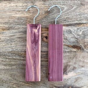 Blocs en cèdre rouge avec crochets – antimite naturel