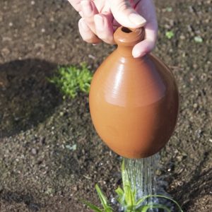 Chantepleure en terre cuite – Arrosoir doux pour semis et plantes fragiles