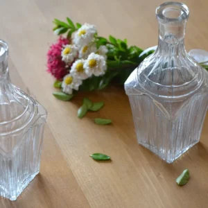 Fiole carrée en verre