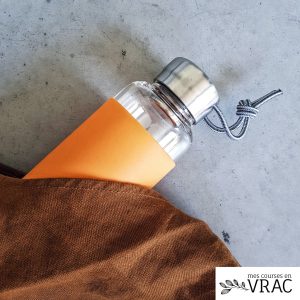 Gourde en verre avec étui de couleur Black + Blum