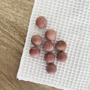 Lot de 10 billes de cèdre rouge – Antimite naturel