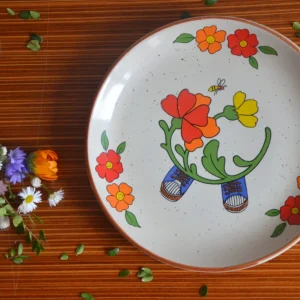 Assiette en grès, motif de basket