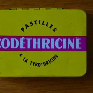 Boite de codéthricine vintage en métal
