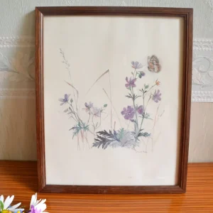 Cadre de fleurs et papillon