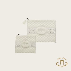 Ensemble talit et téfilines blanc posés avec pierres